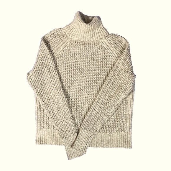 WindRiver Sweaters - ⭐️ WindRiver turtleneck chunky knit sweater - size M